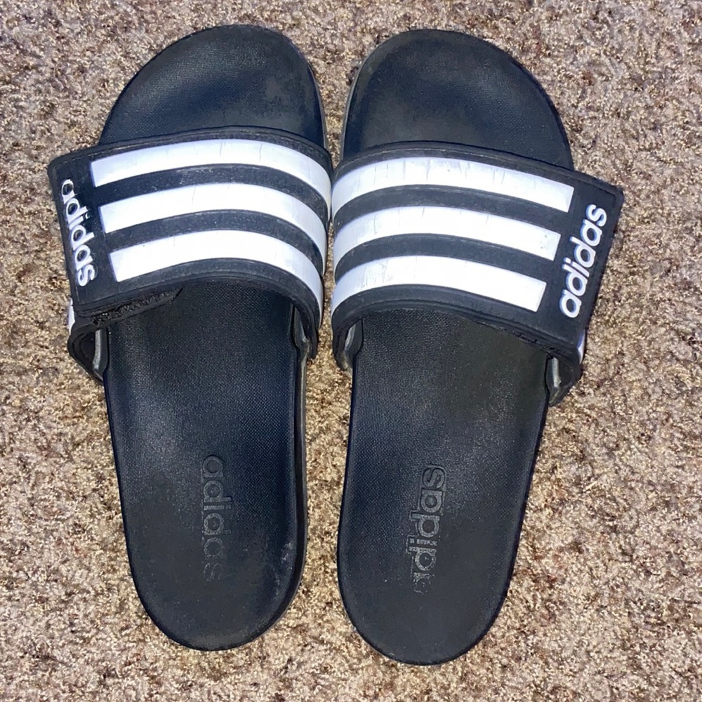 size 8 adidas slides. 7/10 condition just looking to get rid of them.